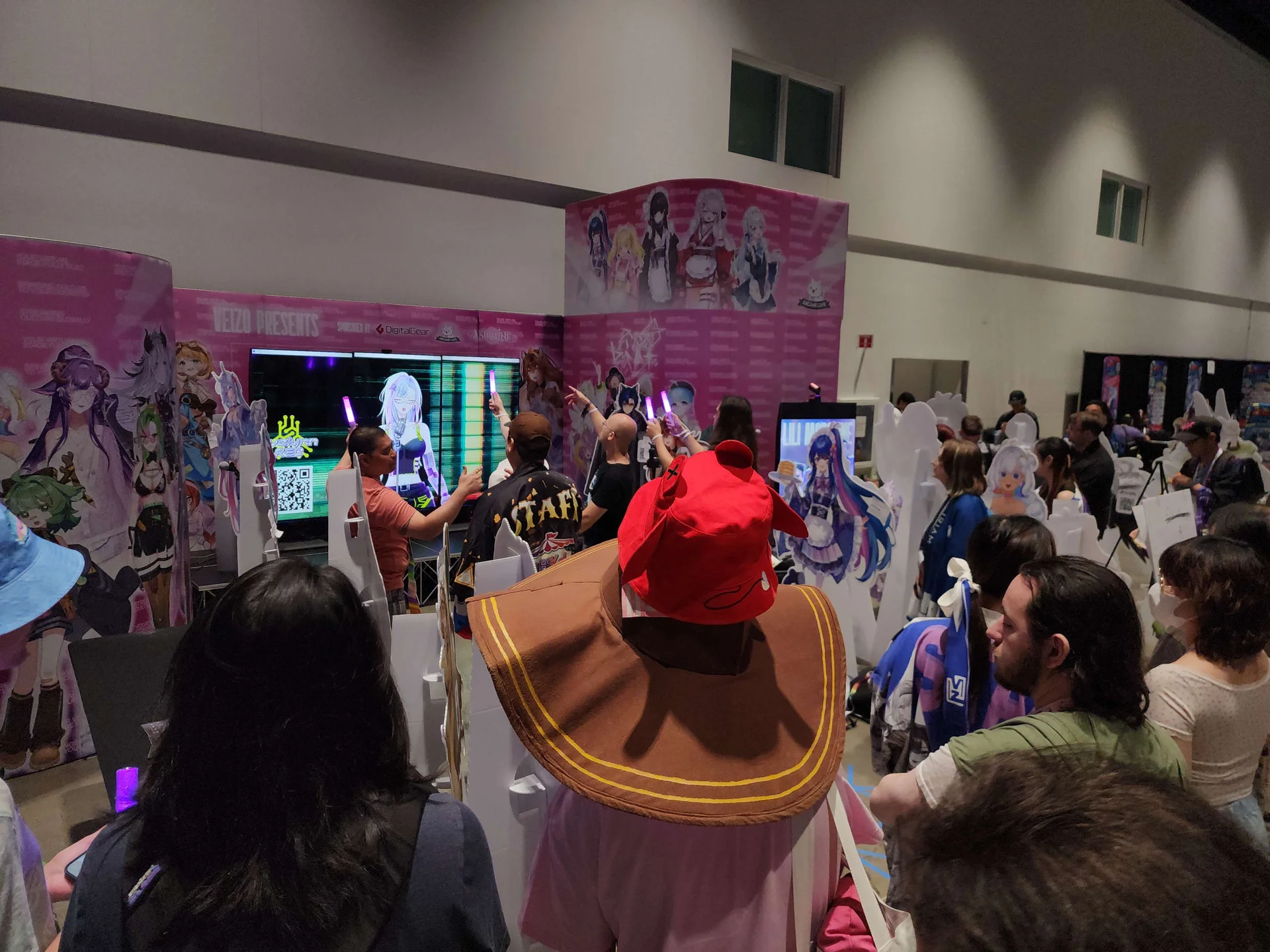 Veizo booth at it's peak